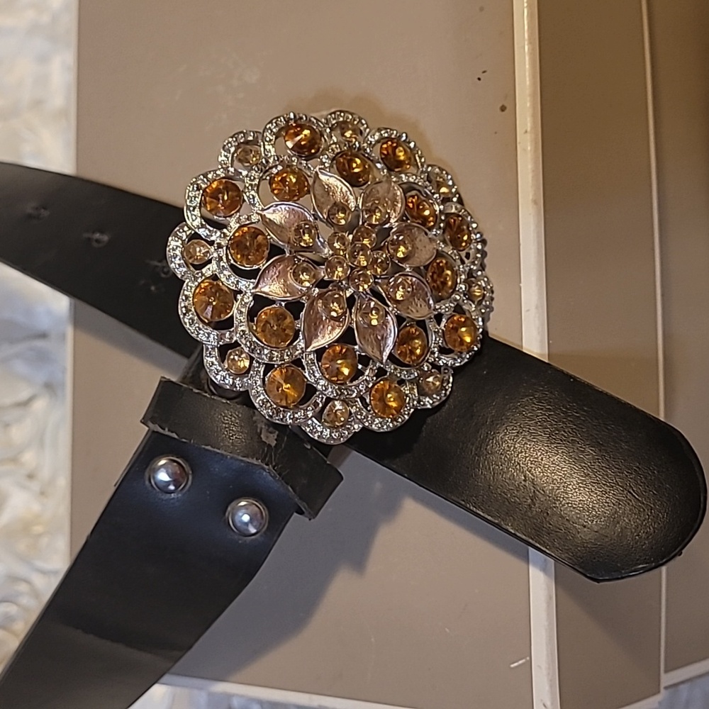 Womens Belt With Rhinestone Buckle.